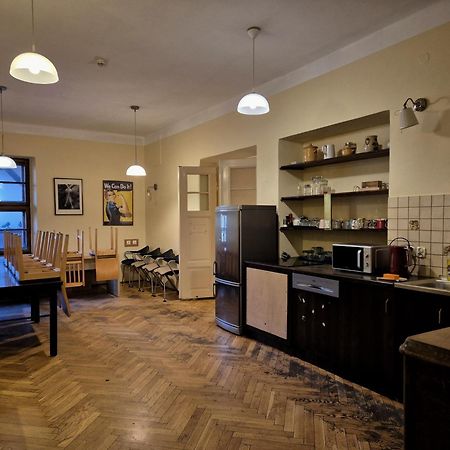 50 People Apartment คราคูฟ ภายนอก รูปภาพ