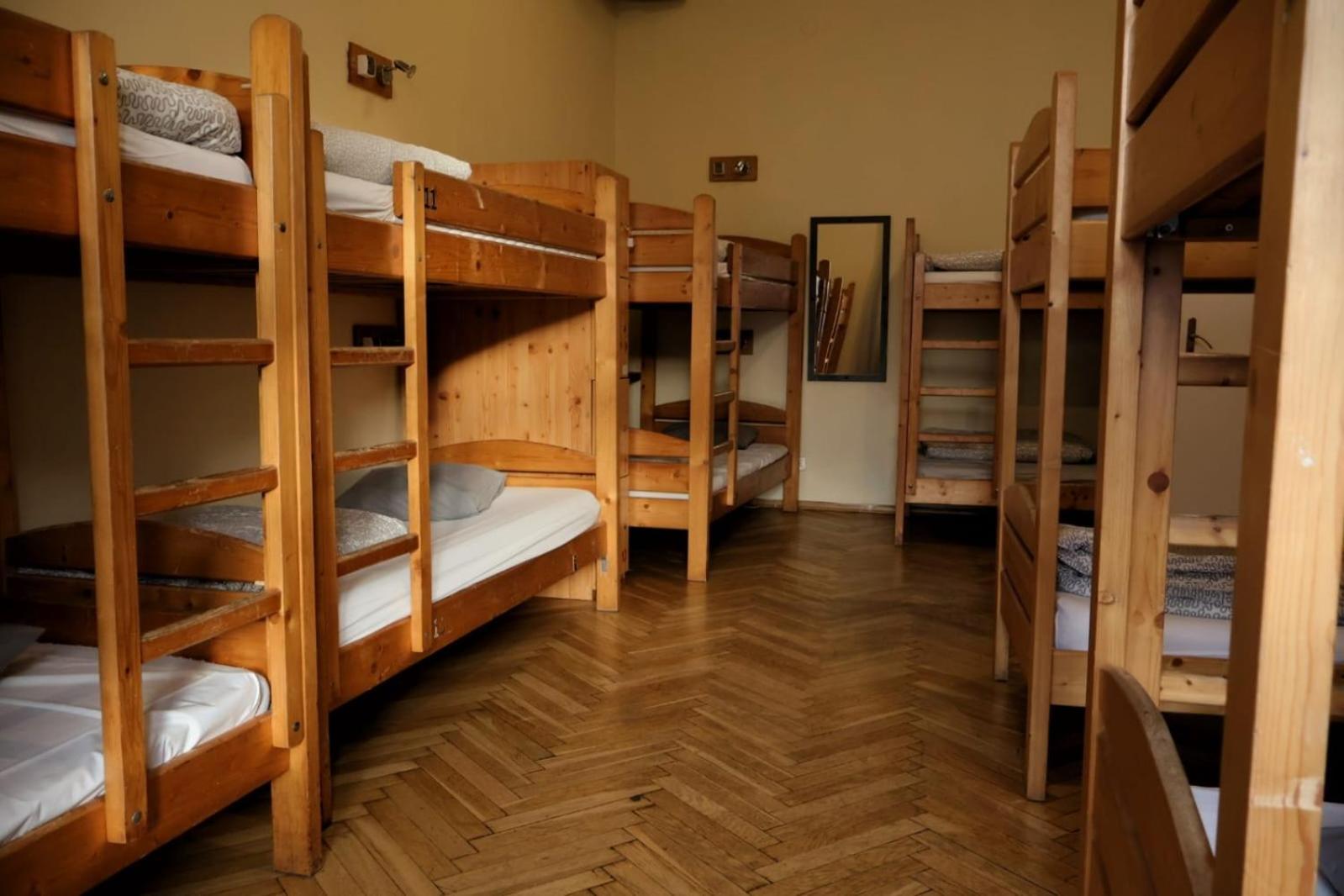 50 People Apartment คราคูฟ ภายนอก รูปภาพ