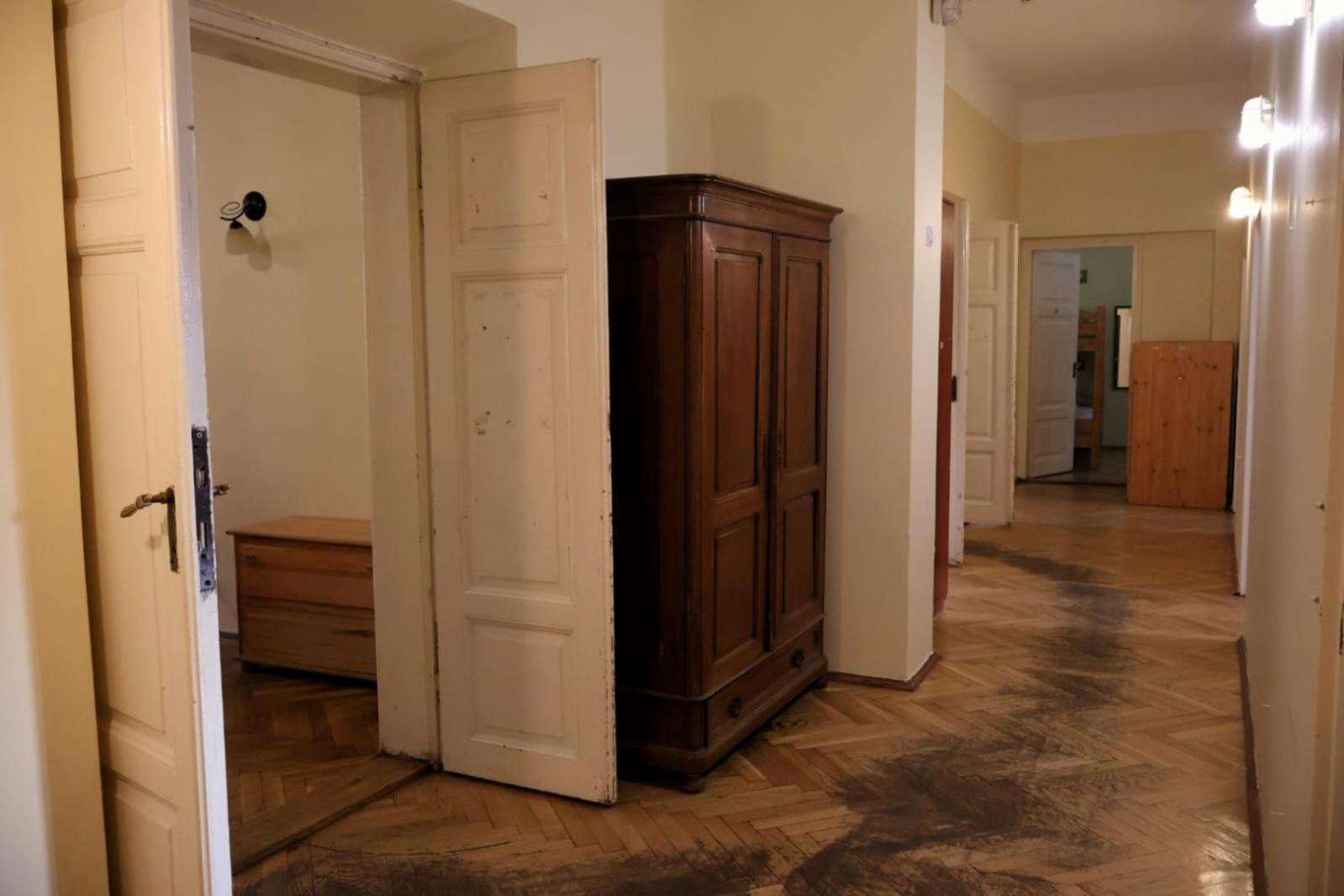 50 People Apartment คราคูฟ ภายนอก รูปภาพ