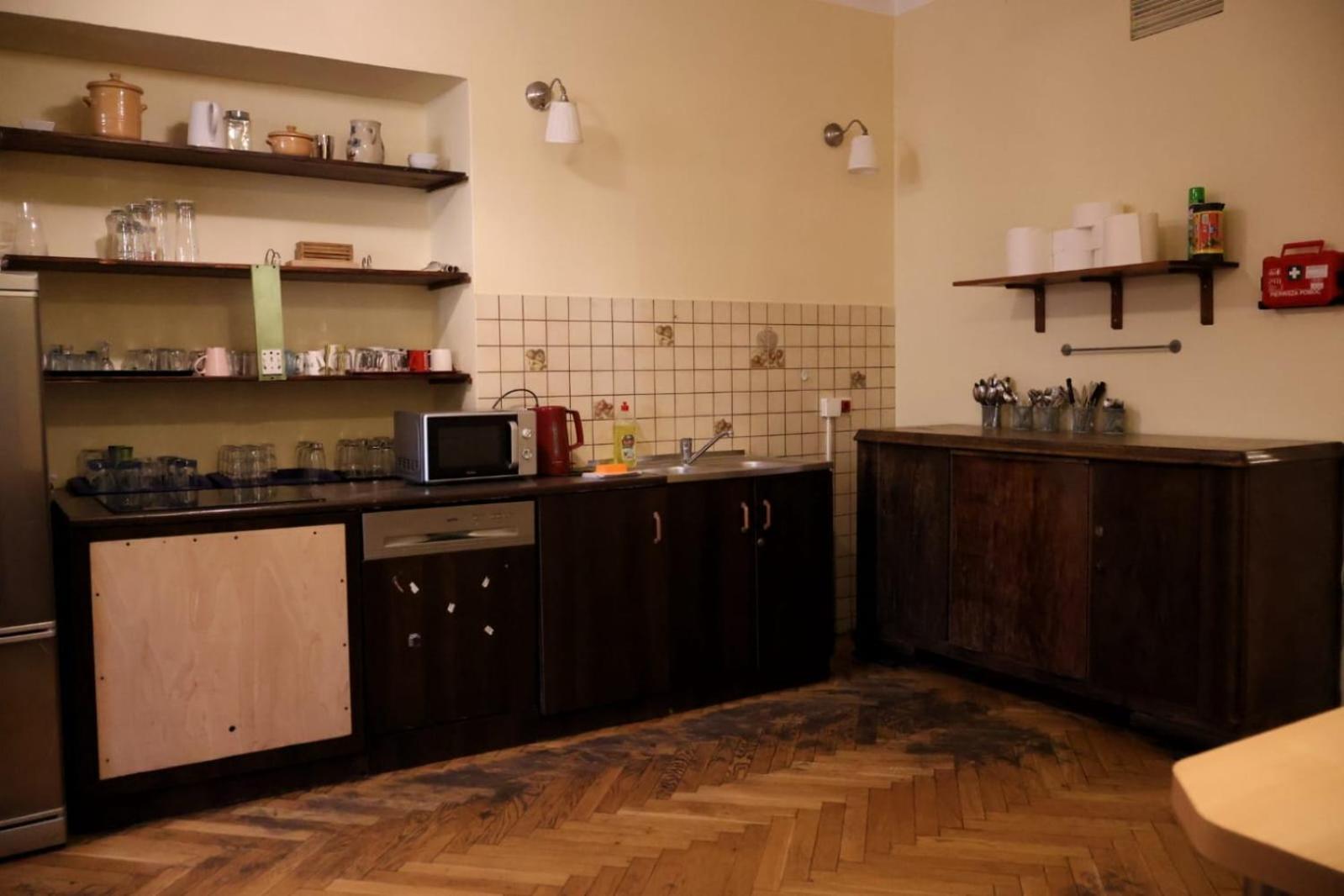 50 People Apartment คราคูฟ ภายนอก รูปภาพ